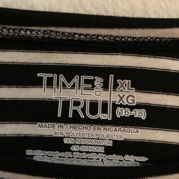 NWT Ruffle Sleeve Long Sleeve Top Size XL/XG - Picture 5 of 7